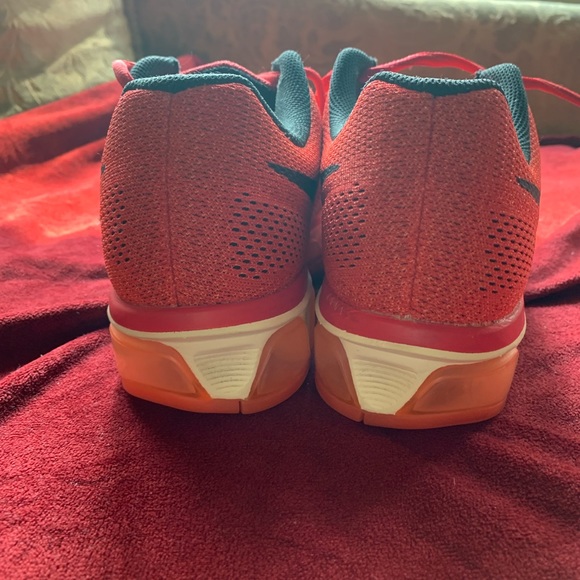 Size 9 Women’s Nike Running Shoes. Excellent condition, barely worn. - Picture 4 of 5